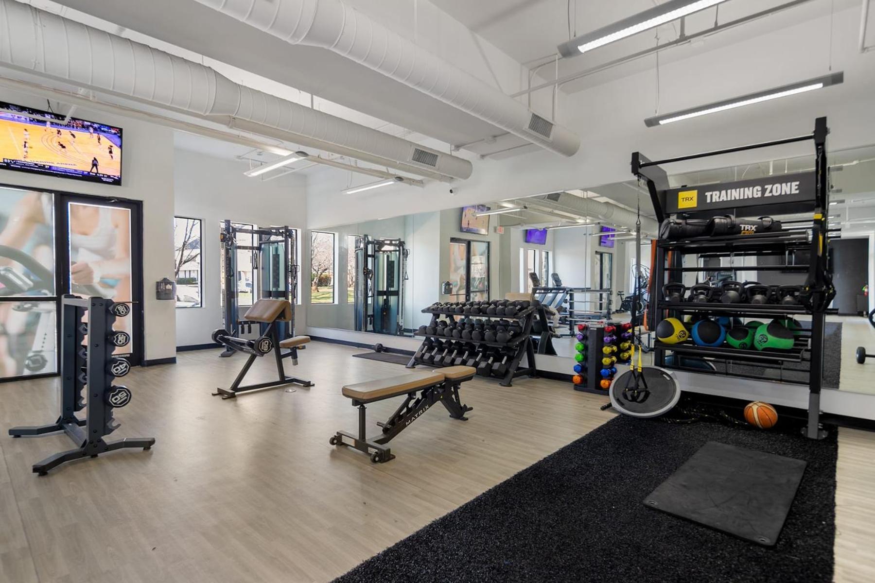 Modern Uptown 2br Free Parking & Private Balcony Apartment