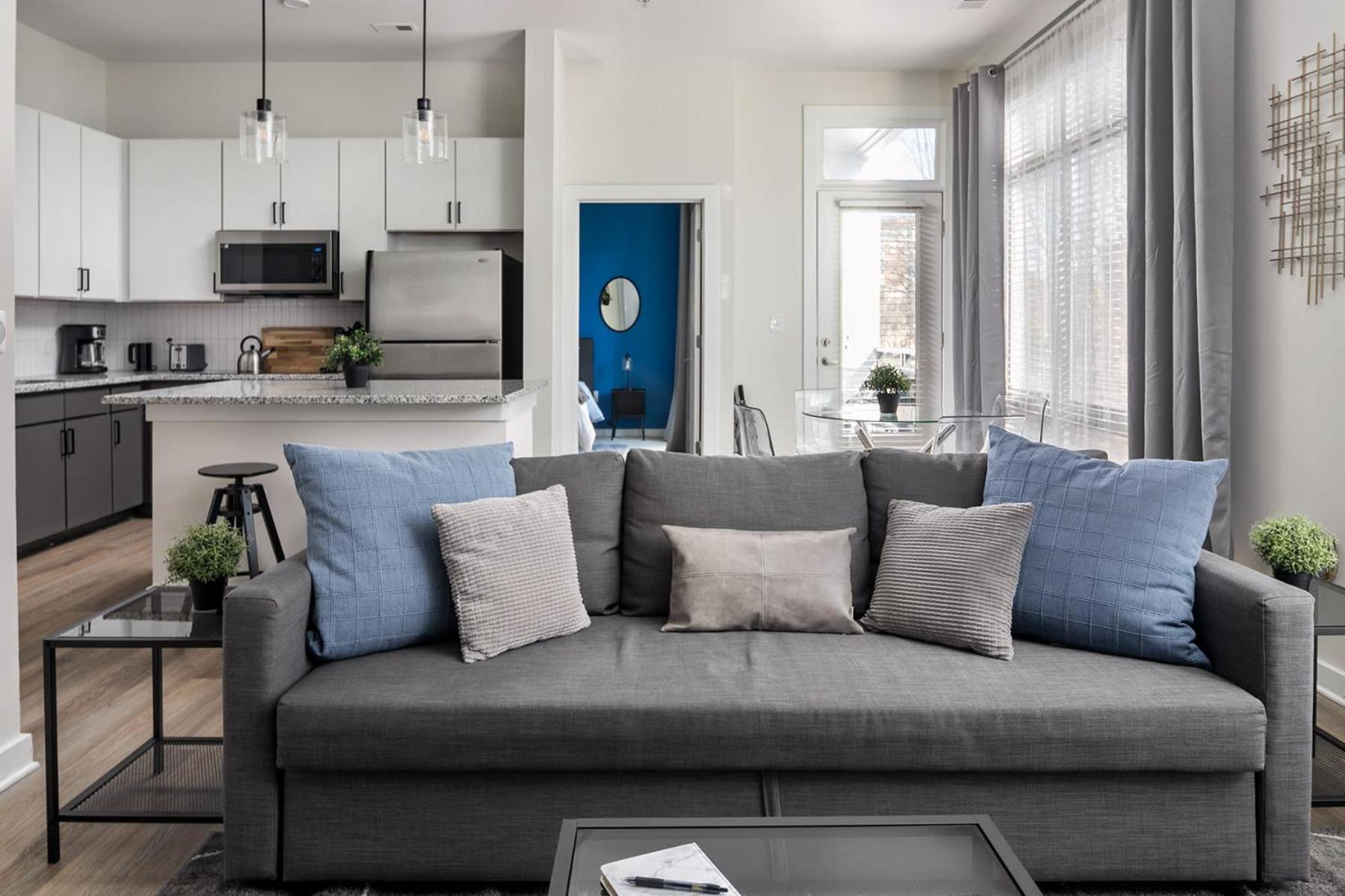 Modern Uptown 2br Free Parking & Private Balcony Apartment Charlotte