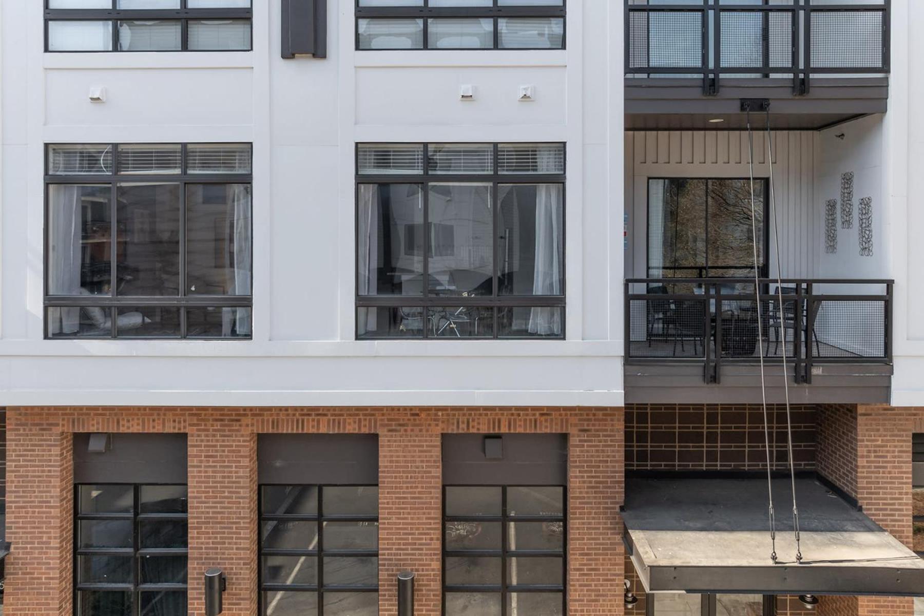 Apartment Modern Uptown 2br Free Parking & Private Balcony *