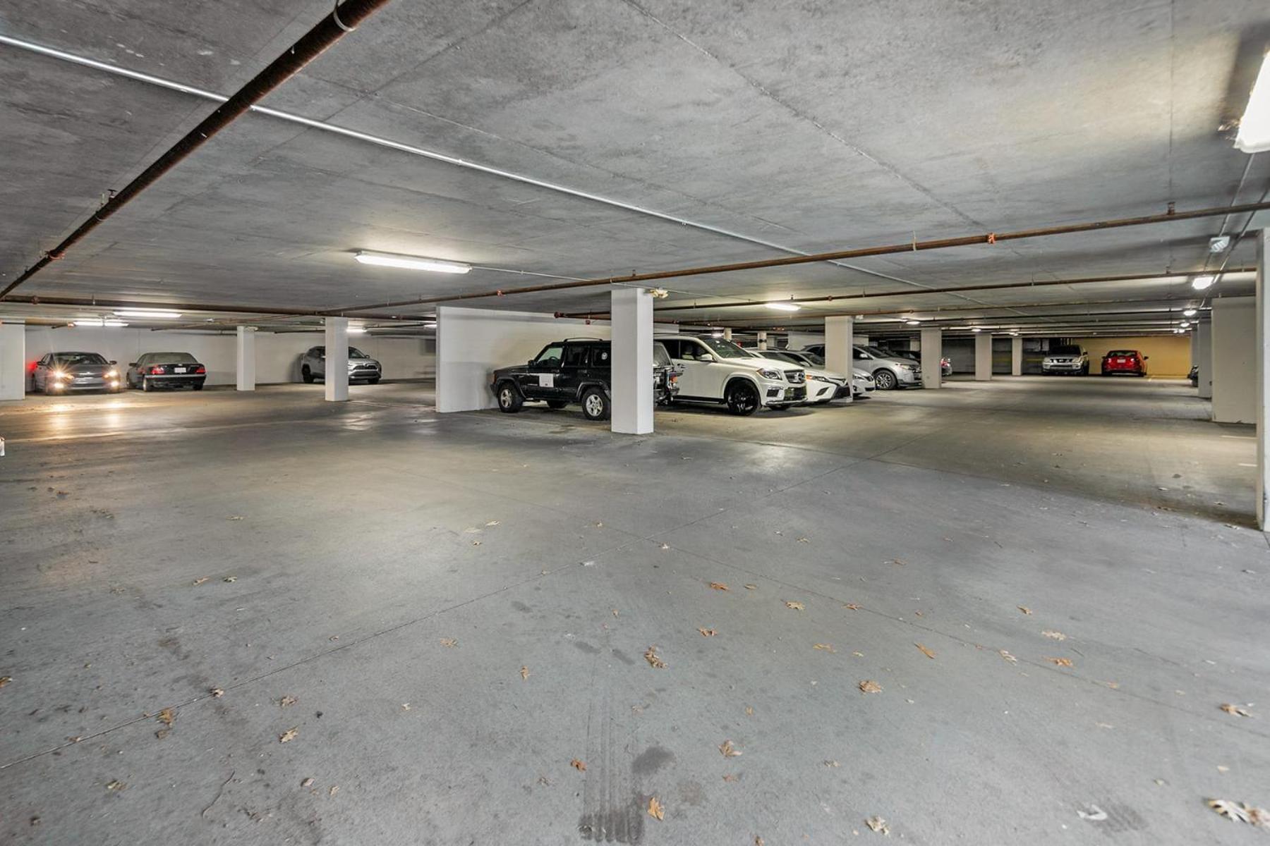Modern Uptown 2br Free Parking & Private Balcony *