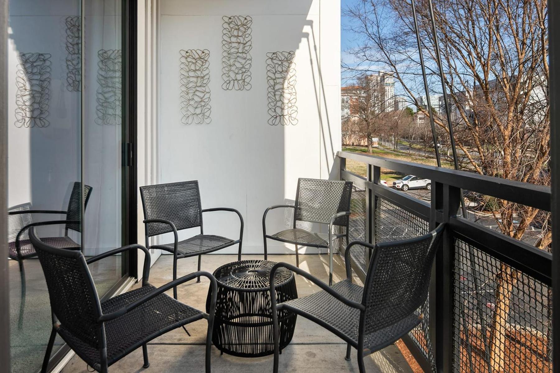 Modern Uptown 2br Free Parking & Private Balcony Charlotte